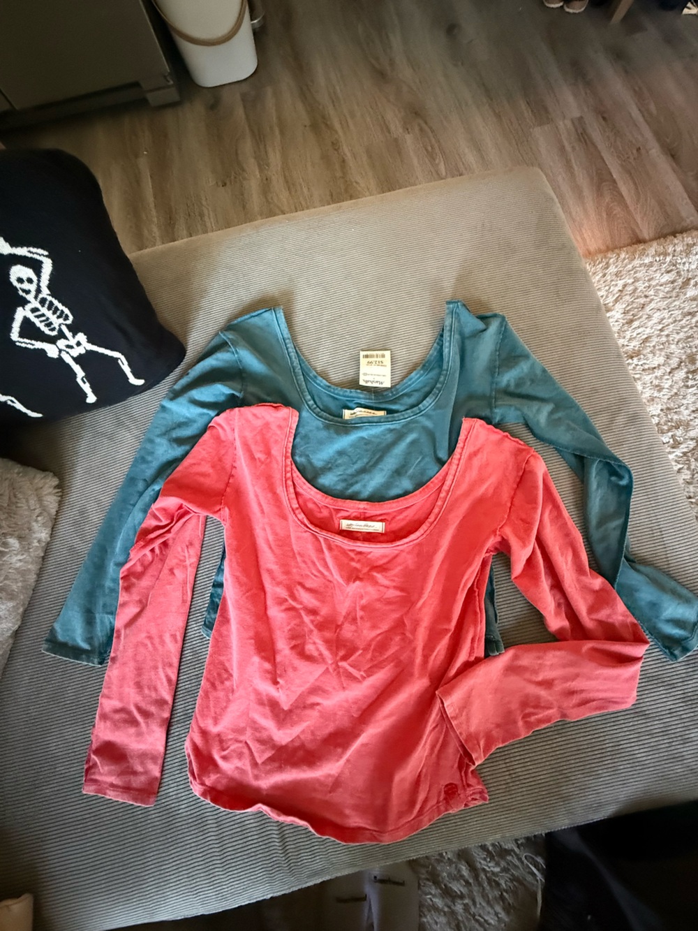 Free People We the Free Long Sleeve Scoop Neck Tops in Coral Pink & Teal size L